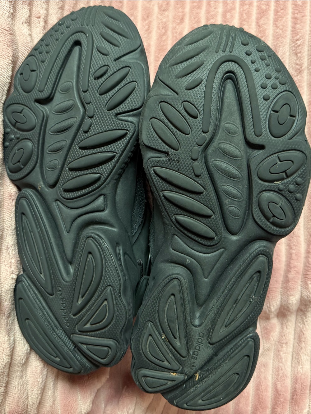 Adidas Women’s Ozweego Black Suede Chunky Sneakers Size 8 - Picture 4 of 5
